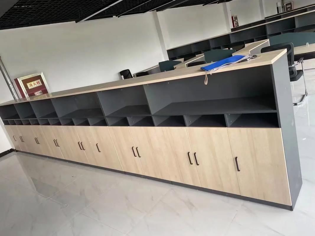 甘肅平?jīng)龆ㄖ聘叨宿k公家具桌椅批發(fā)工廠店 自產(chǎn)自銷，一站式辦公用品解決方案